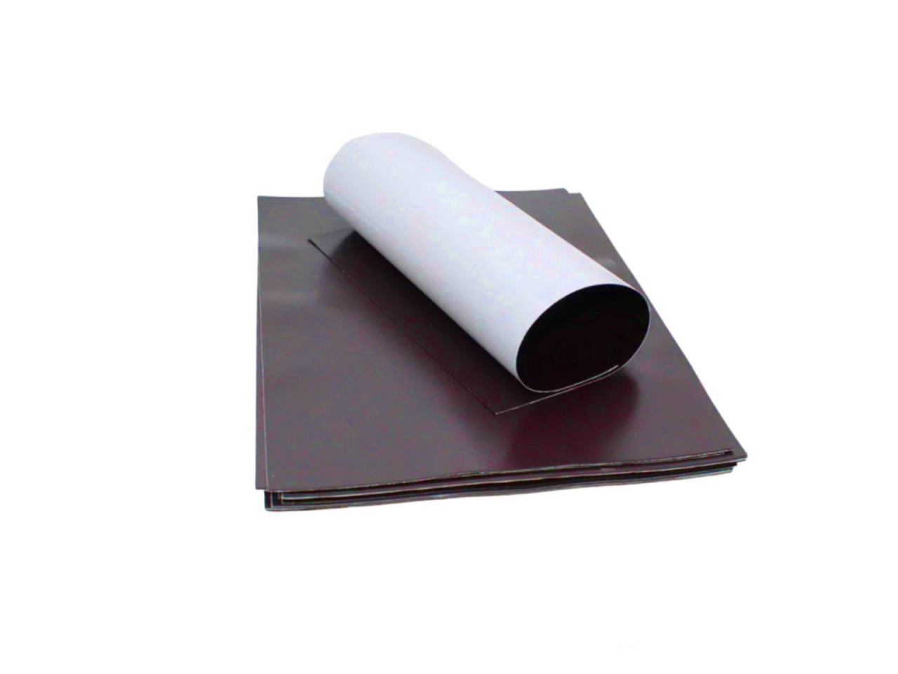 Магнитный винил с клеем А4  Размер 21х29.5см.  0.7 мм