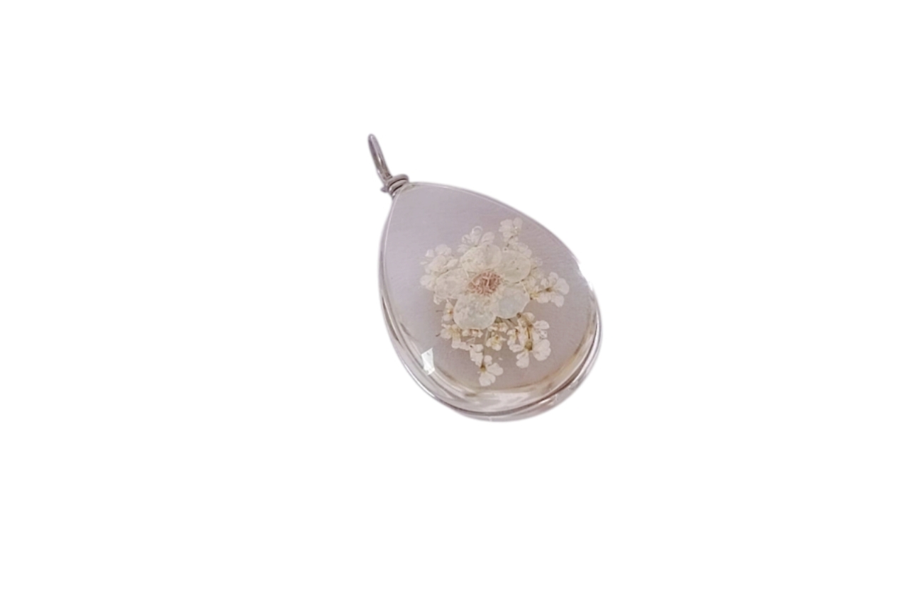 Подвеска с засушиными цветами №25